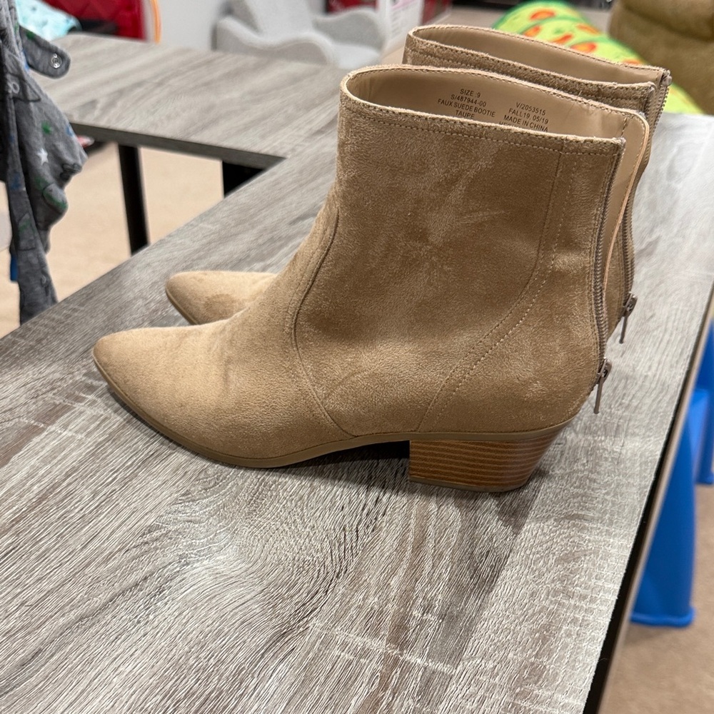 Banana Republic Light Brown Suede Ankle Booties